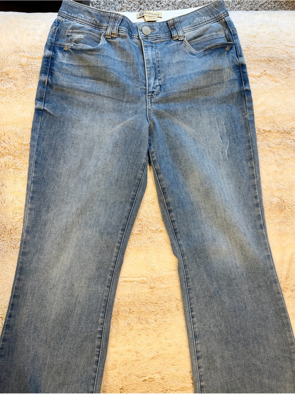Democracy Women’s Medium Blue Stretch Jeans with Raw Hem - Picture 2 of 8